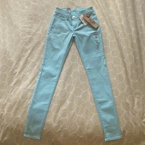 Levi’s NWT 710 Mid Rise Skinny Jeans Size 24w x 30L Light Blue